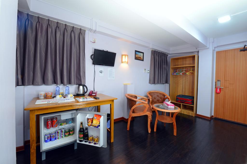 Okkala Hotel Yangon Exterior foto