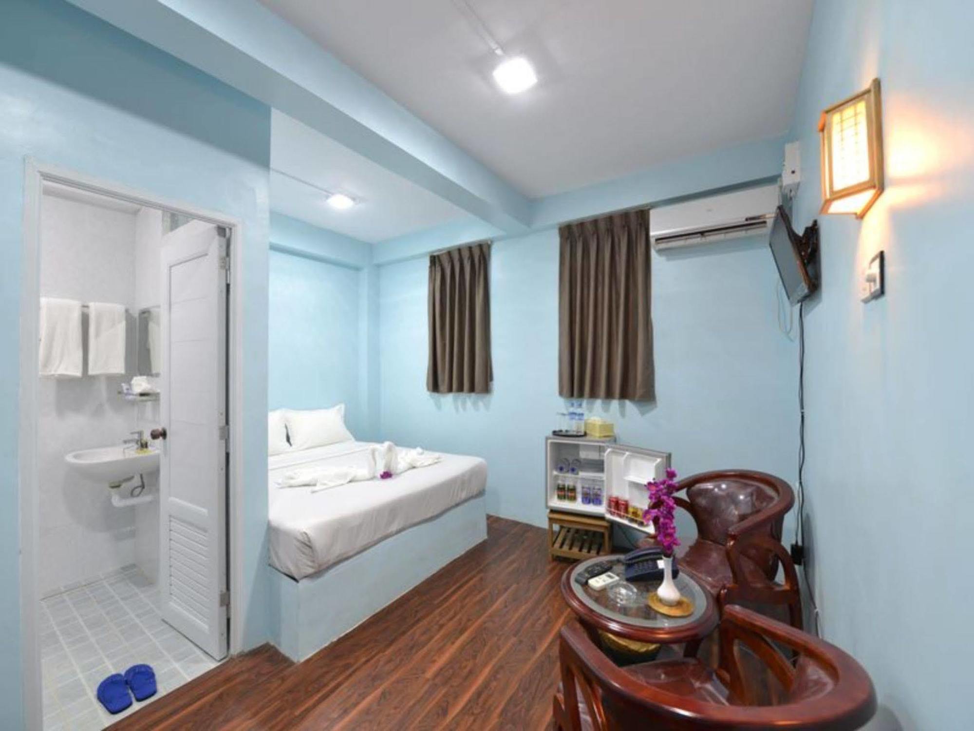 Okkala Hotel Yangon Exterior foto