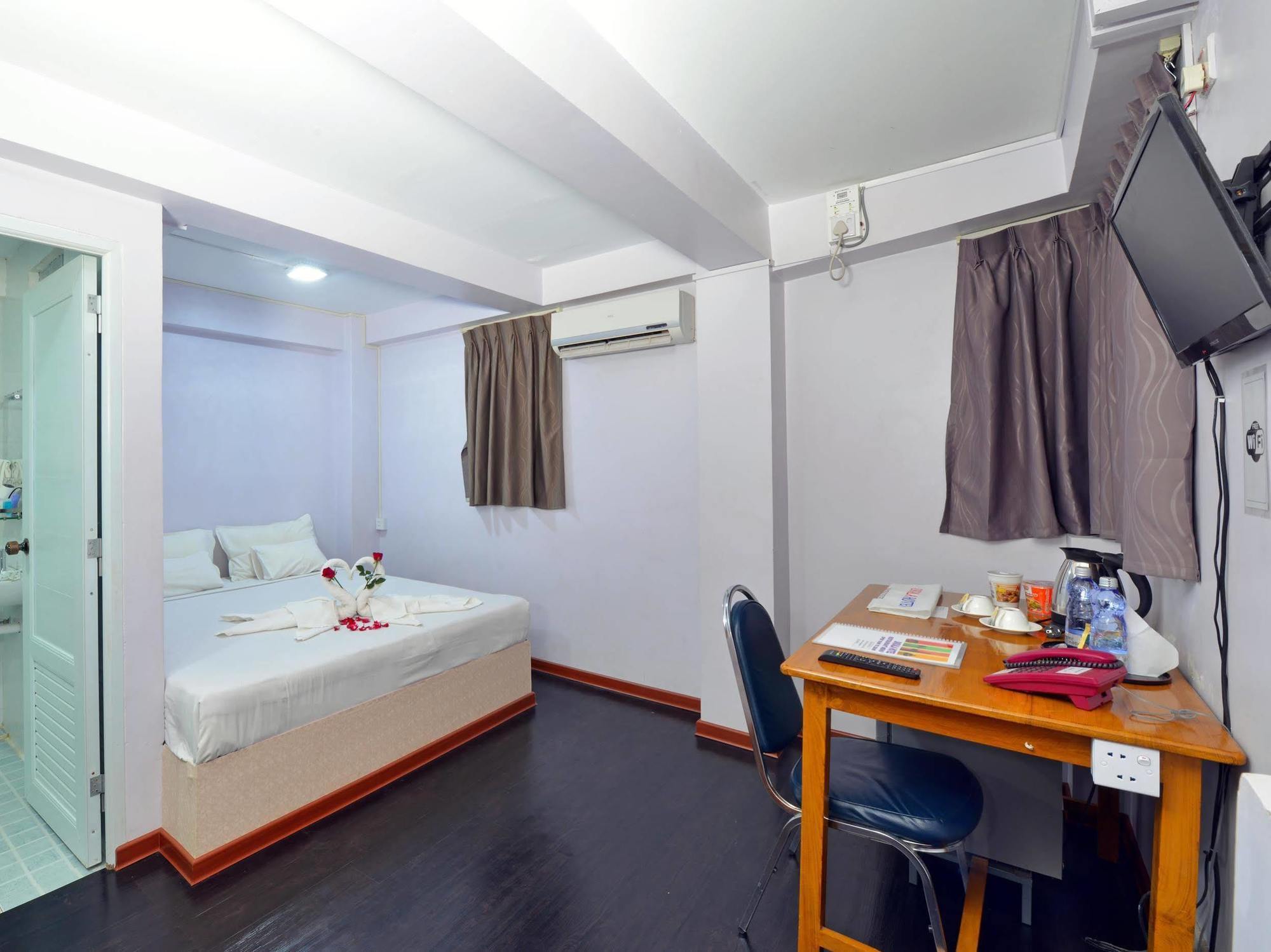 Okkala Hotel Yangon Exterior foto